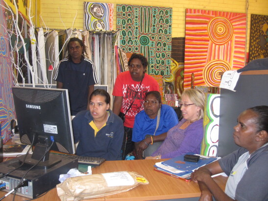 Lajamanu, July 2011 / Learning how to use ODSAS / Barbara Glowczewski / Warnayaka Arts, Lajamanu, Central Australia