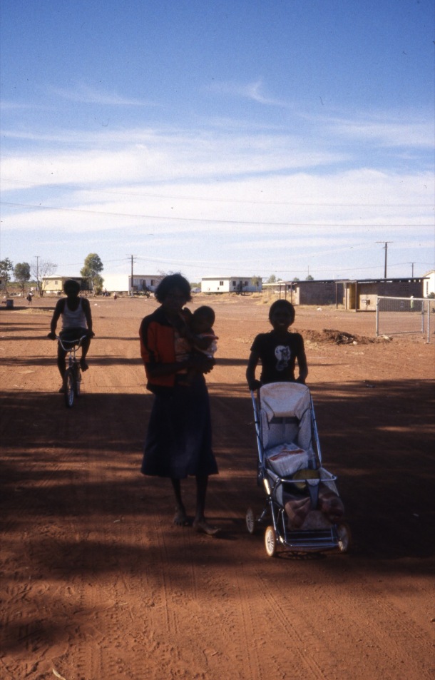 Life and youth in the Lajamanu camps 1984  /  Bailey and Jangala / Barbara Glowczewski / Lajamanu, Central Australia