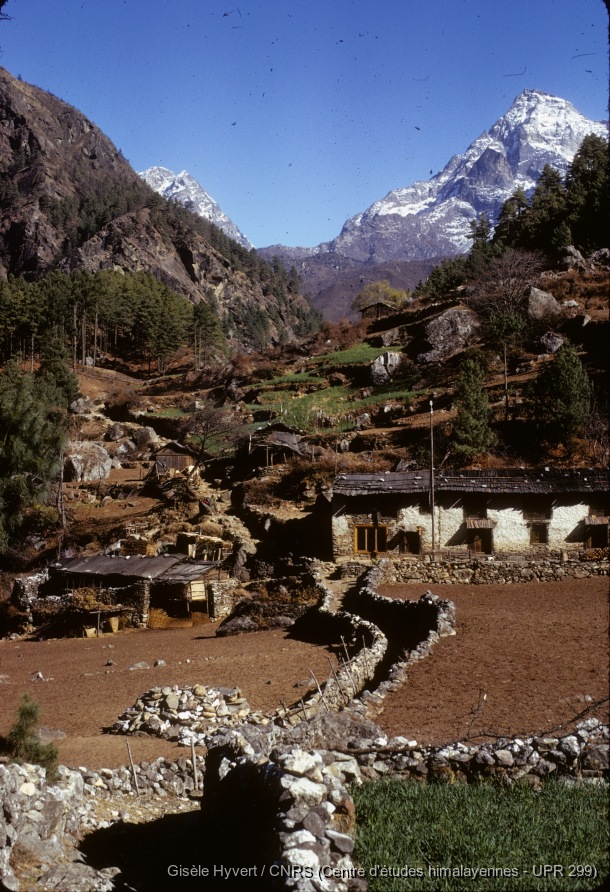 Vallée de Kathmandu c.1972-1975 / Village sherpa du Khumbu.   / Hyvert, Gisèle  / Région de Sagarmatha (Solukhumbu district), Népal 