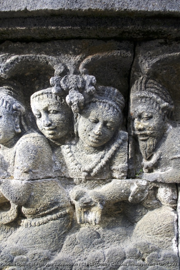 Borobudur > Galerie I > Balustrade supérieure : Histoire du poisson / Borobudur > Galerie I > Balustrade supérieure : Histoire du poisson / Dollfus, Pascale; Jacquesson, François /  Indonesia/ Indonésie