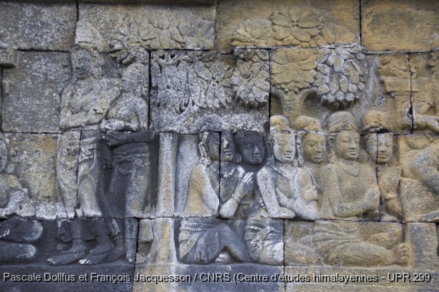 Borobudur > Galerie I > Mur supérieur : Histoire merveilleuse du Bouddha jusqu’à son premier sermon / Borobudur > Galerie I > Mur supérieur : Histoire merveilleuse du Bouddha jusqu’à son premier sermon / Jacquesson, François; Dollfus, Pascale /  Indonesia/ Indonésie