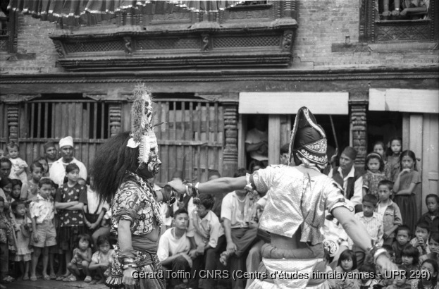 Indra Jatra à Kathmandu (1995) / Indra Jatra : Di pyaakhan (troupe de danse originaire de Kilagal) 
  / Toffin, Gérard  / Kathmandu (Kathmandu district), Népal 