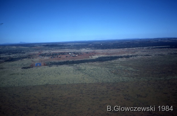 Aerials 1984: Lajamanu and the Tanami desert / Aerial shots from Lajamanu to Yuendumu / Barbara Glowczewski / Tanami Desert, Central Australia