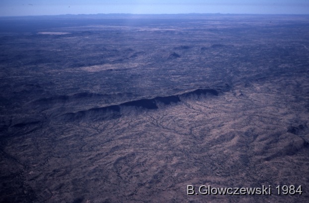 Aerials 1984: Lajamanu and the Tanami desert / Aerial shots from Alice Springs to Lajamanu / Barbara Glowczewski / Tanami Desert, Central Australia