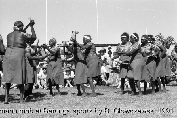 Barunga Sports and Culture Weekend / Sports and Culture Week end: Lajamanu people / Barbara Glowczewski / Barunga, Northern Territory, Australia