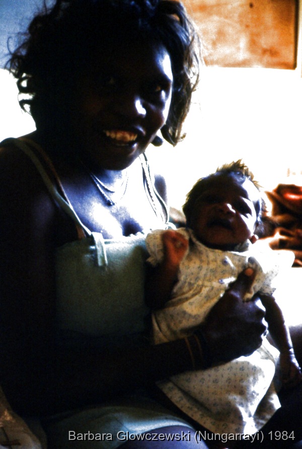 Fieldwork, Lajamanu 1984 / Lisa Nakamarra Morrison with baby (kurdu-kurlu) / Barbara Glowczewski / Lajamanu, Tanami Desert, Central Australia, NT