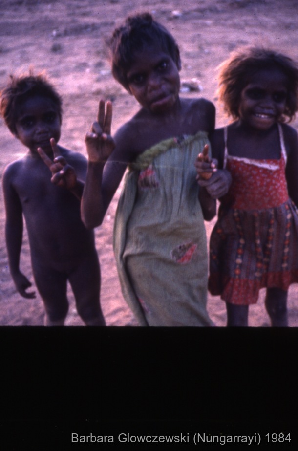 Fieldwork, Lajamanu 1984 /  Diane Hector Nungarrayi (Menzie's daughter), Patricia Nakamarra Timms, Caroline Nakamarra Timms / Barbara Glowczewski / Lajamanu, Tanami Desert, Central Australia, NT