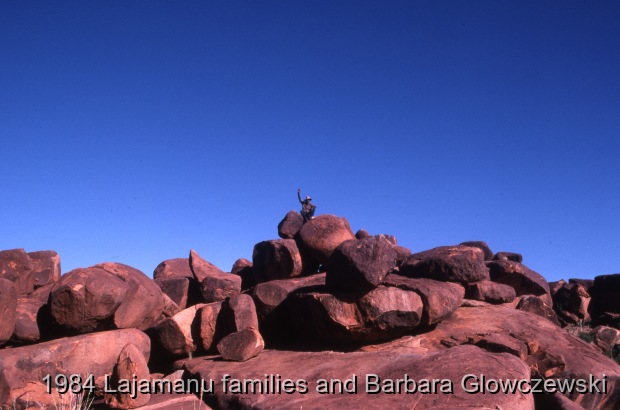 Granites 1 / Toby Jangala at yarduyardurlu; Travelling  and camping  with the Menzies family / Barbara Glowczewski / Yarduyardurlu, Tanami Desert, Central Australia