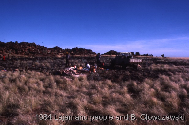 Granites 2 / Janganpa's camp; making a video to protect Yarturluyarturlu / Barbara Glowczewski / The Granites (Yarturluyarturlu), Tanami Desert, Central Australia, NT