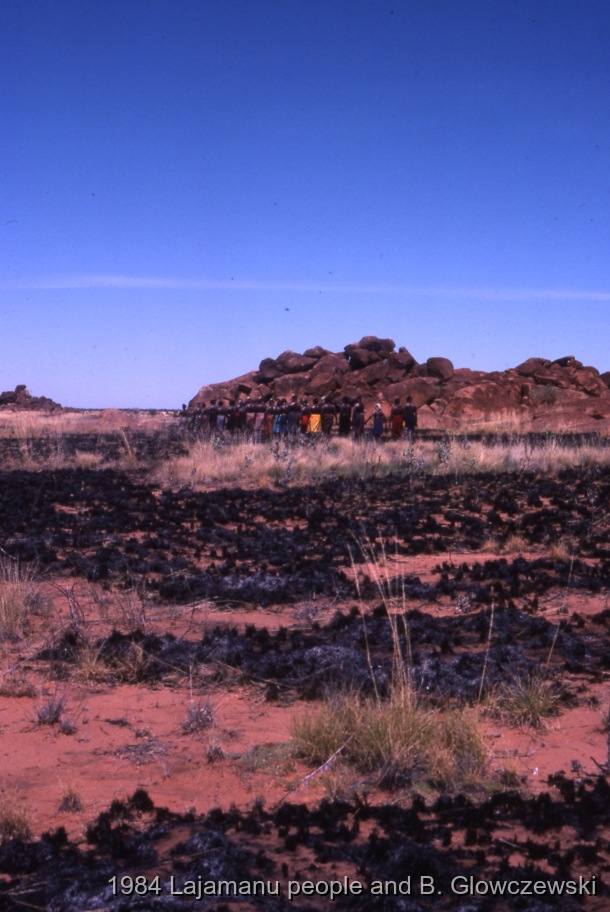 Granites 2 / Women's walk; Making a video to protect Yarturluyarturlu / Barbara Glowczewski / The Granites (Yarturluyarturlu), Tanami Desert, Central Australia, NT