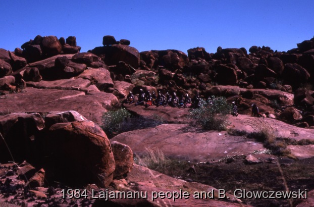 Granites 2 / Women sitting at swamp Yarturluyarturlu; Making a video to protect Yarturluyarturlu / Barbara Glowczewski / The Granites (Yarturluyarturlu), Tanami Desert, Central Australia, NT