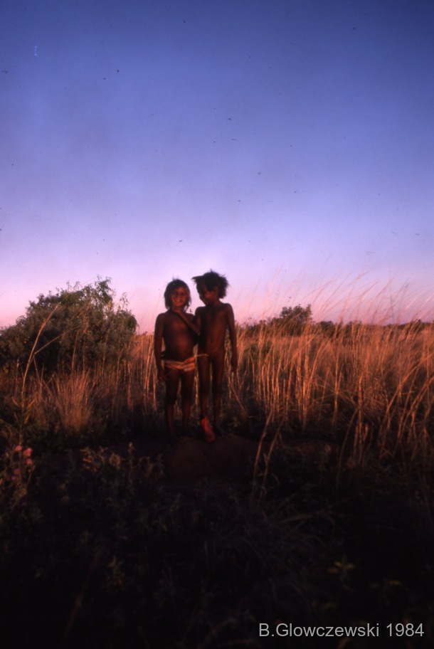 Hunting, Lajamanu 1984 (2) / Simpson Jungarrayi and Princeton Jampijinpa; Camping with the Gibson family / Barbara Glowczewski / Kurlungalinpa and Duck Pond