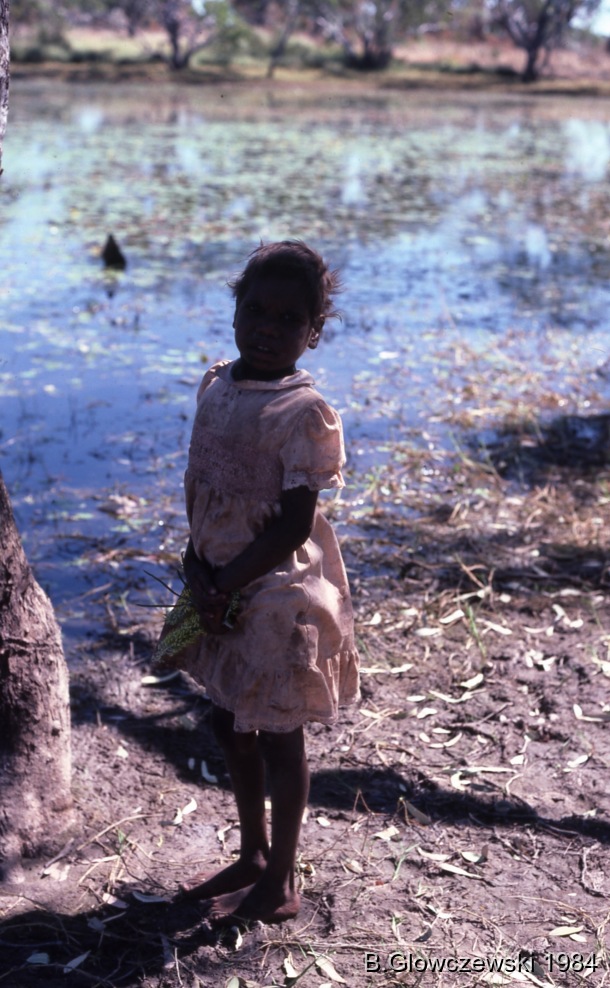 Hunting, Lajamanu 1984 (2) / Girl in front of waterhole; Training to film / Barbara Glowczewski / 28 miles (from Lajamanu), Tanami Desert, Central Australia