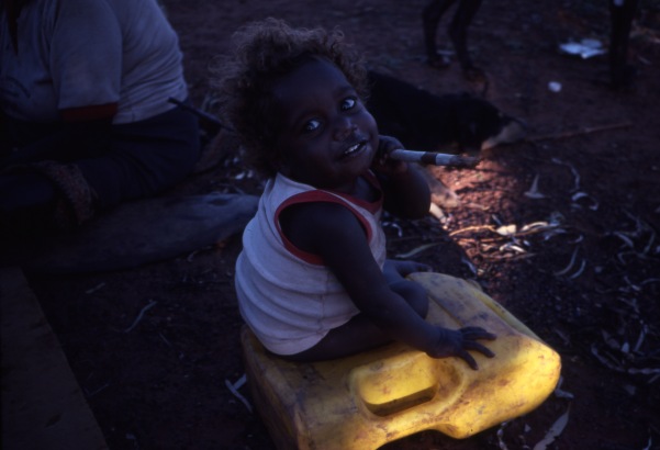 Life and youth in the Lajamanu camps 1984  /   / Barbara Glowczewski / Lajamanu, Central Australia
