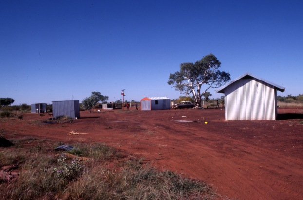 Life and youth in the Lajamanu camps 1984  / Lulljiu Outstation / Barbara Glowczewski / Lajamanu, Tanami Desert, Central Australia, NT