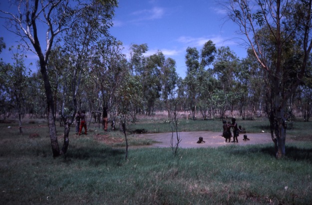 Life and youth in the Lajamanu camps 1984  /  Karru / Barbara Glowczewski / Lajamanu, Central Australia