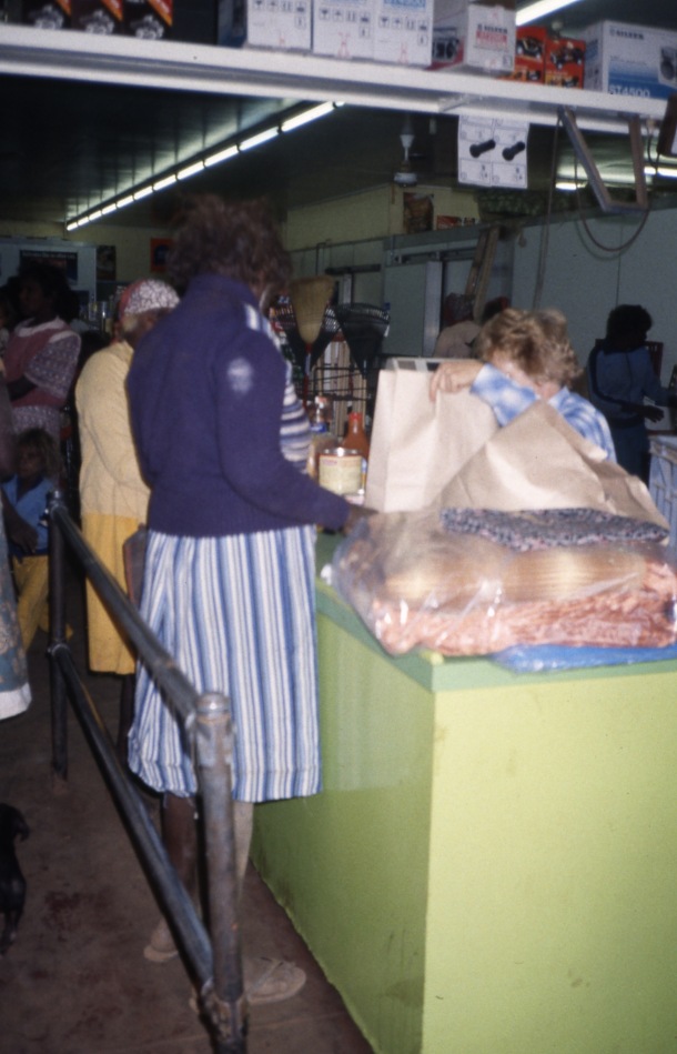 Life and youth in the Lajamanu camps 1984  / Inside the Lajamanu shop / Barbara Glowczewski / Lajamanu, Tanami Desert, Central Australia, NT