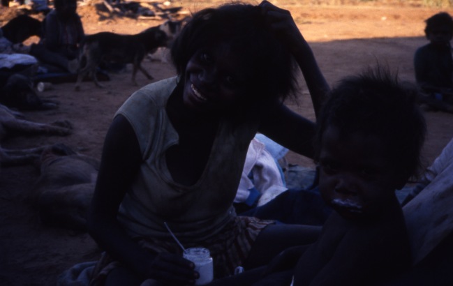Life and youth in the Lajamanu camps 1984  /  Nangala, Maggy Napangardi D. / Barbara Glowczewski / Lajamanu, Central Australia