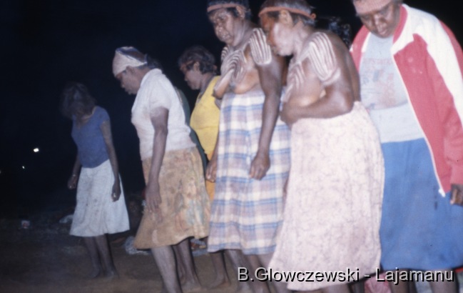 Marlulu (boys) initiation, Lajamanu / Marnakurrawarnu -1st initiation night / Barbara Glowczewski / Lajamanu, Tanami Desert, Central Australia, NT