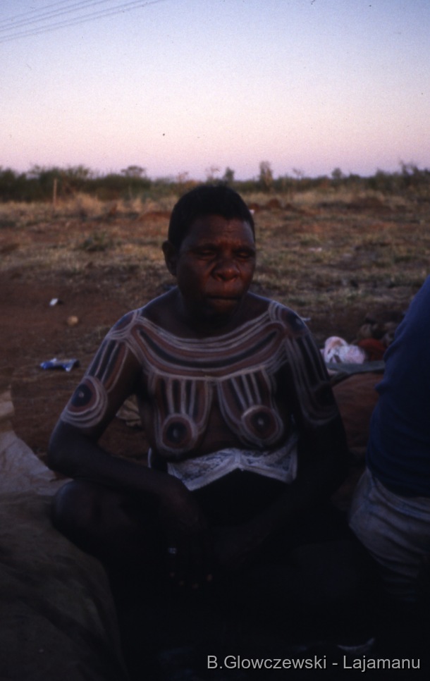 Marlulu (boys) initiation, Lajamanu / YAWAKIYI Plum body designs and ritual dancing  / Barbara Glowczewski / Lajamanu, Tanami Desert, Central Australia, NT