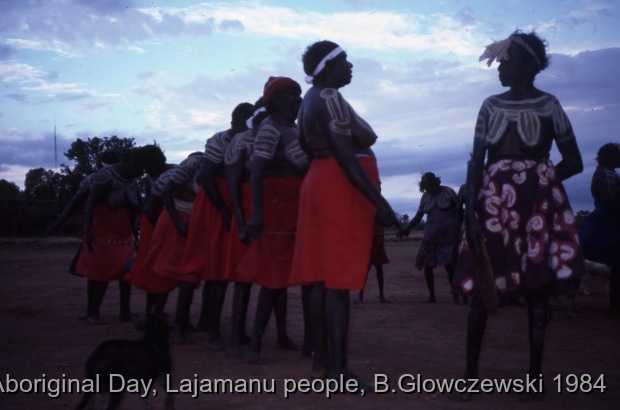 NAIDOC: National Aboriginal Day, Lajamanu and Katherine, 1984 (photos) / Women dance Jurntu purlapa. Children and adults celebrate the end of School / Barbara Glowczewski / Lajamanu, Tanami Desert, Central Australia, NT