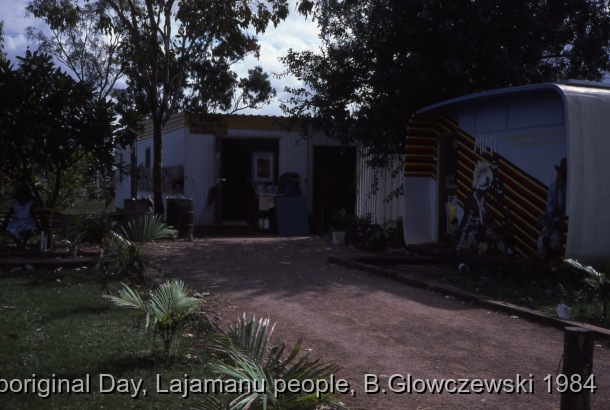 NAIDOC: National Aboriginal Day, Lajamanu and Katherine, 1984 (photos) / Mimi shop / Barbara Glowczewski / Mimi arts, streets and park of Katherine, NT