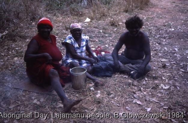 NAIDOC: National Aboriginal Day, Lajamanu and Katherine, 1984 (photos) / May and Nora and Willie Japurrurla / Barbara Glowczewski / Mimi arts, streets and park of Katherine, NT