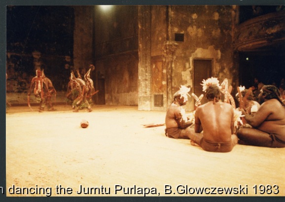 Paris november 1983: 12 Lajamanu men dancing Jurntu purlapa / 12 Lajamanu men in Paris invited by the Festival d'Automne / Barbara Glowczewski / Paris: Theatre of Peter Brook called Bouffes du nord