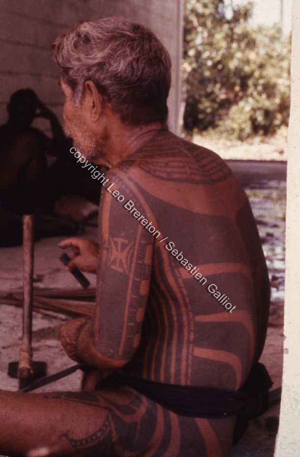 Personnes tatouées de l'île de Fais (Yap, 1977) / Thoglith. born c. 1915. From Mayur compound. / Bereton, Leo /  Micronesia, Federated States of/ Micronésie, États fédérés de