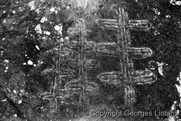 Relevé de pétroglyphes en Nouvelle-Calédonie / Pétroglyphes / Georges Liotard / Nouvelle-Calédonie