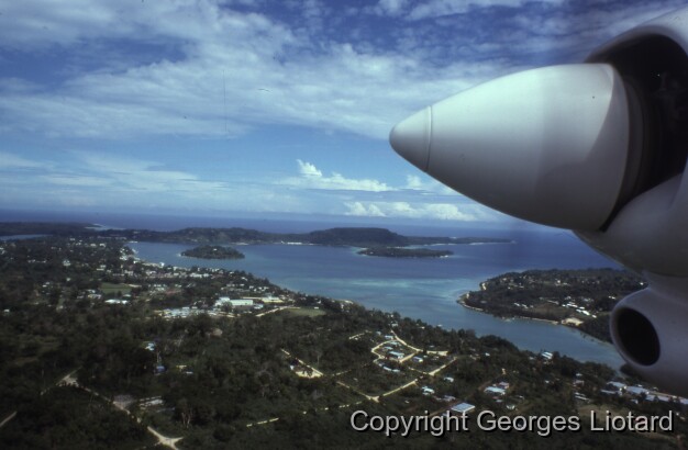 Port Vila, vues aériennes / Vue aérienne de Port Vila et région / Georges Liotard / Port Vila, Efate, Vanuatu
