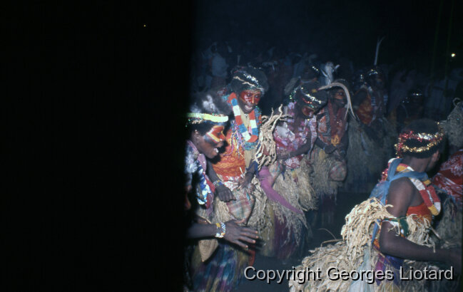 Photographies à  Tanna, par Georges Liotard / Danses de femmes à Tanna / Georges Liotard / Tanna, Vanuatu
