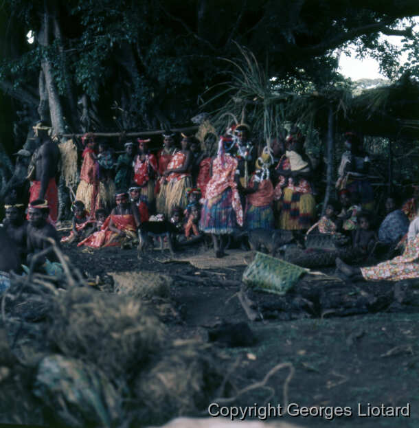 Photographies à  Tanna, par Georges Liotard / Danses de femmes à Tanna / Georges Liotard / Tanna, Vanuatu