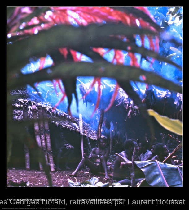 Exposition Photographique Funérailles à Malekula, Georges Liotard (les photographies de l'exposition) / Village de Kamelliver / Dousset, Laurent; Liotard, Georges / Vanuatu, Malekula