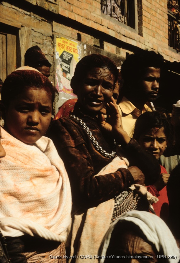 Vallée de Kathmandu c.1972-1975 / Spectateurs.  / Hyvert, Gisèle  / Thimi (Bhaktapur district), Népal 