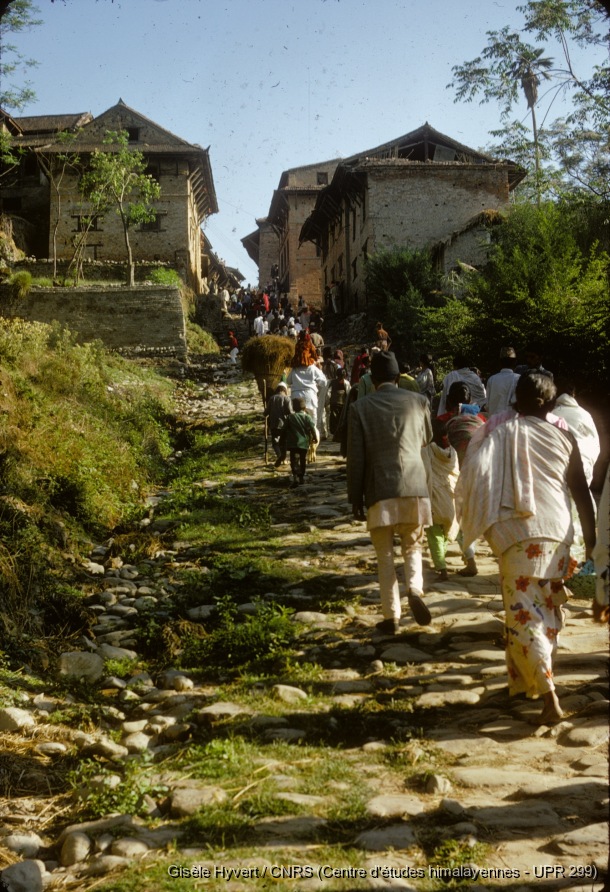 Vallée de Kathmandu c.1972-1975 / Procession (?)  / Hyvert, Gisèle  / Thimi (Bhaktapur district), Népal 
