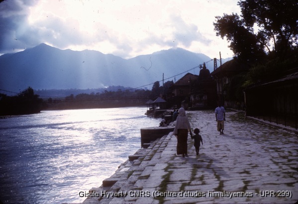 Vallée de Kathmandu c.1972-1975 / Berges de la rivière Bagmati (Pachali ghat ?) entre Teku et Tripureswor.  / Hyvert, Gisèle  / Kathmandu (Kathmandu district), Népal 