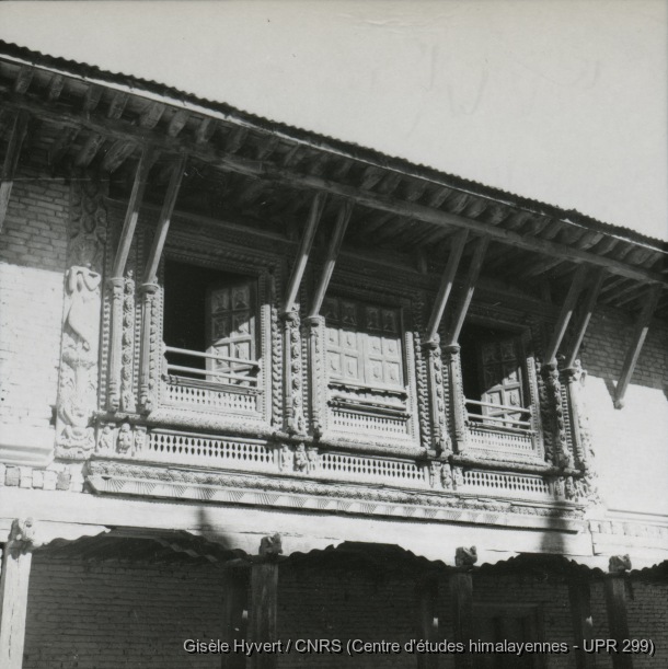 Vallée de Kathmandu non date  c.1970-1975 / Temple de Changu Narayan : fenêtres en bois sculpté.  / Hyvert, Gisèle  / Changu Narayan (Bhaktapur district), Népal 