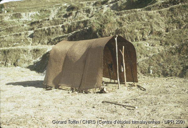 Album Tamang (1974-1985) / Goth (abri temporaire des éleveurs) dans les champs en terrasses  / Toffin, Gérard  / Dhading district, Népal 