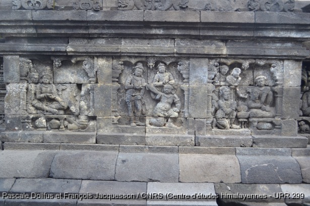 Borobudur > Galerie I > Balustrade supérieure : Histoire du roi Sutasoma / Borobudur > Galerie I > Balustrade supérieure : Histoire du roi Sutasoma / Dollfus, Pascale; Jacquesson, François /  Indonesia/ Indonésie