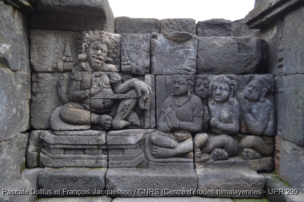 Borobudur > Galerie I > Balustrade supérieure : Histoire du roi Surupa / Borobudur > Galerie I > Balustrade supérieure : Histoire du roi Surupa / Dollfus, Pascale; Jacquesson, François /  Indonesia/ Indonésie