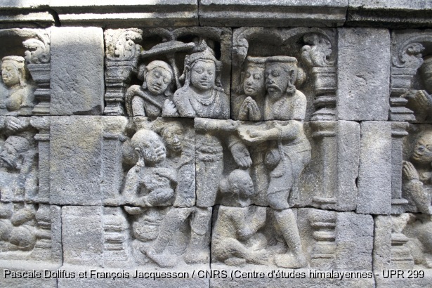 Borobudur > Galerie I > Balustrade supérieure : Histoire du roi Sadhina / Borobudur > Galerie I > Balustrade supérieure : Histoire du roi Sadhina / Dollfus, Pascale; Jacquesson, François /  Indonesia/ Indonésie