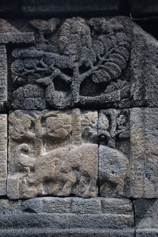 Borobudur > Galerie II > Balustrade : Histoire du lièvre / Borobudur > Galerie II > Balustrade : Histoire du lièvre / Jacquesson, François; Dollfus, Pascale /  Indonesia/ Indonésie