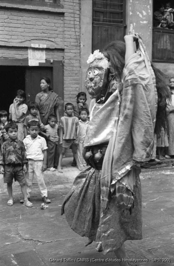 Indra Jatra à Kathmandu (1995) / Indra Jatra : Majipat lakhe. Majipat est le nom d'un quartier qui a donné son nom au lakhe, habité par la caste des imprimeurs, Ranjitkar / Toffin, Gérard  / Kathmandu (Kathmandu district), Népal 