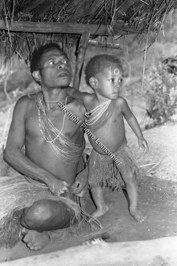 1988 Dame en Deuil / 1988 Dame en Deuil / Lemonnier, Pierre /  Papua New Guinea/ Papouasie-Nouvelle-Guinée
