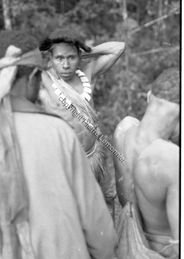 2002 / 2002 / Pierre Lemonnier / Papuasie Nouvelle-Guinée