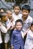 Enfants dans une cour (baha).