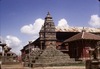 Temples de Siddhi Lakshmi (Bhagawati) et de Vatsala devi. A l'arrière le palais royal de Bhaktapur.