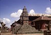 Temples de Siddhi Lakshmi (Bhagawati) et de Vatsala devi. A l'arrière le palais royal de Bhaktapur. 