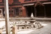 Palais royal de Patan. Sundari chok (cour). Tusha hiti (1670). 